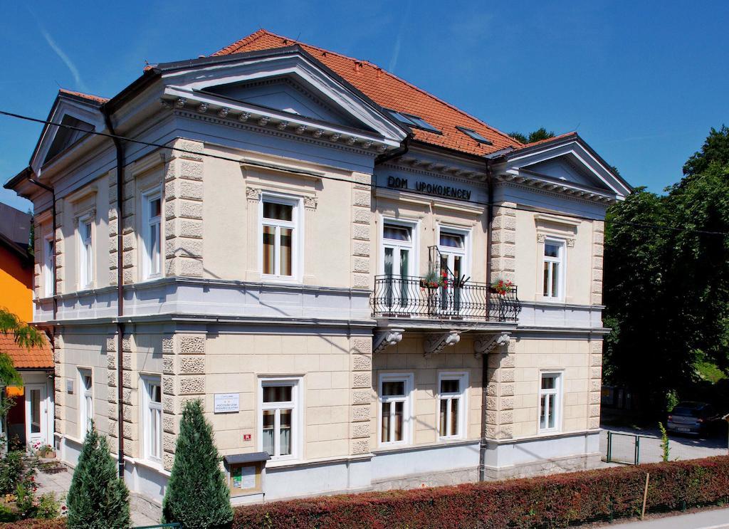 Garni Hotel Vila Ana Рогашка Слатина Экстерьер фото